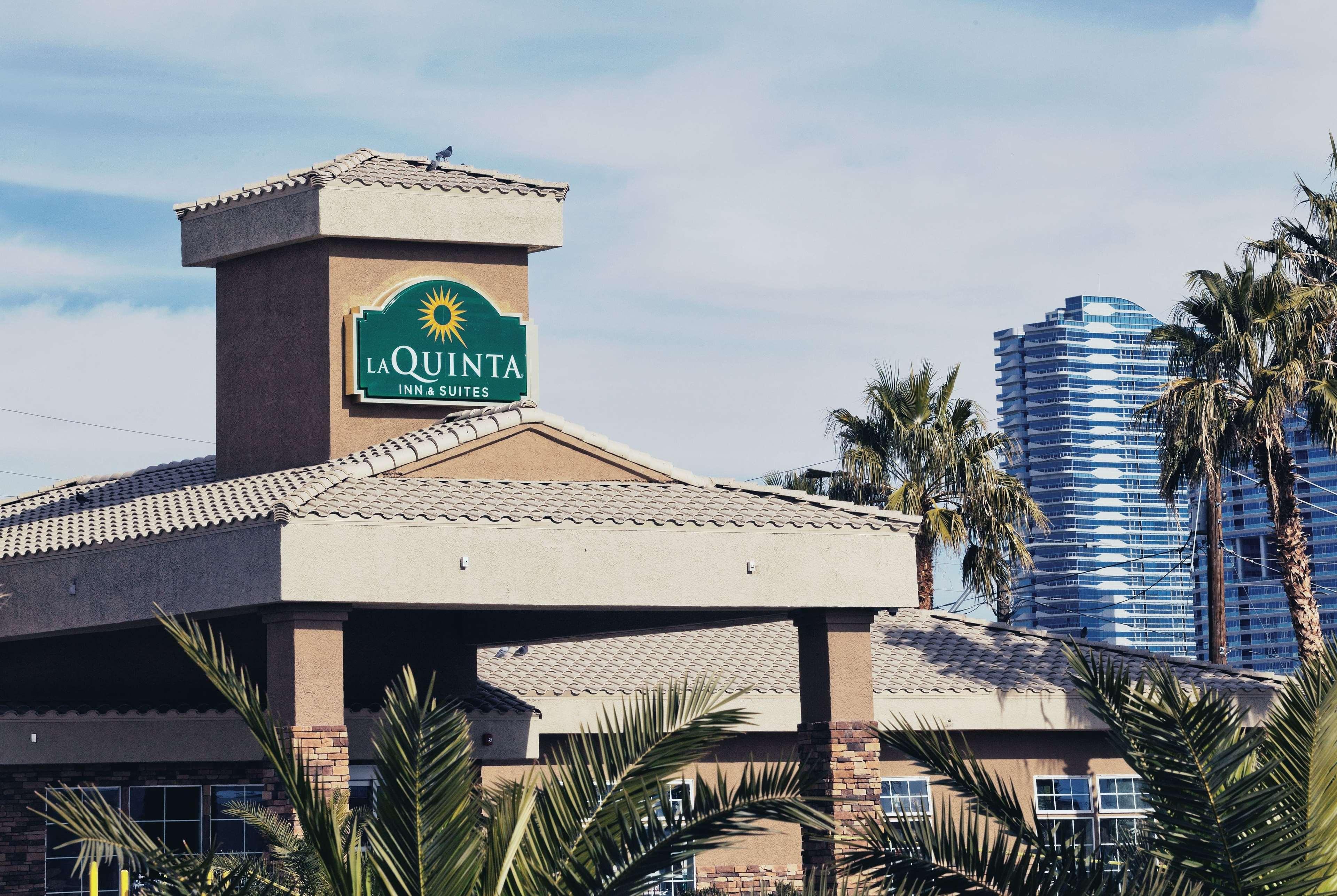 La Quinta Inn & Suites By Wyndham Lv Tropicana Stadium Лас Вегас Екстериор снимка