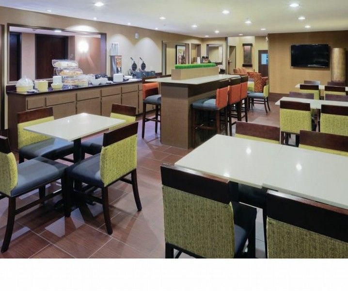 La Quinta Inn & Suites By Wyndham Lv Tropicana Stadium Лас Вегас Екстериор снимка