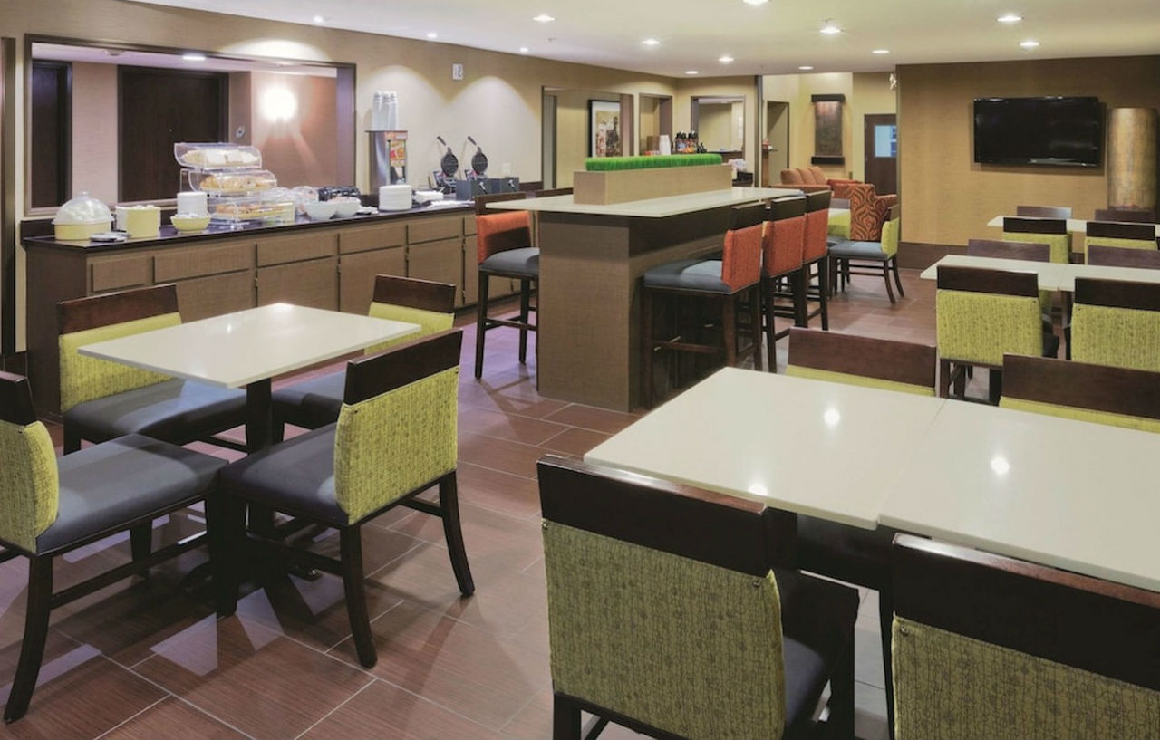 La Quinta Inn & Suites By Wyndham Lv Tropicana Stadium Лас Вегас Екстериор снимка